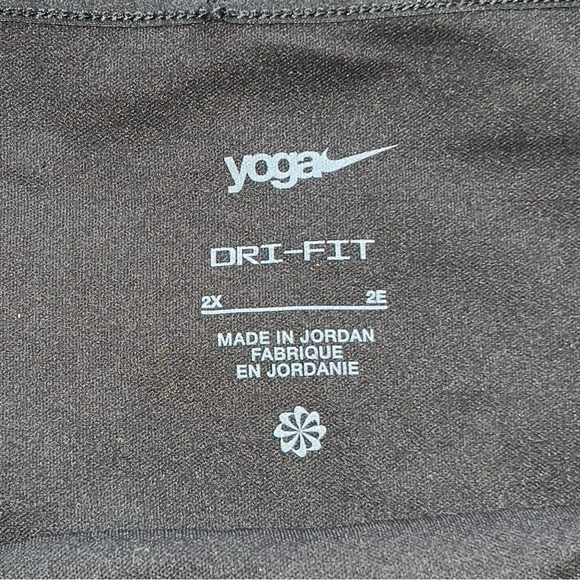 Nike Women's Yoga Luxe Top Size 2X ❤️ - Picture 7 of 7